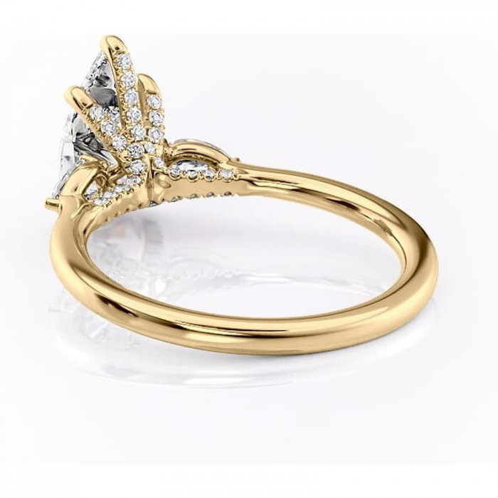 Inel de logodnă Matilda din aur Galben 14kt cu moissanite tăietură pară – Montură cu trei pietre rafinată pentru profil înalt | Personalizează și configurează gratuit online [4]