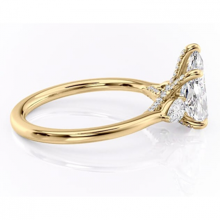 Inel de logodnă Matilda din aur Galben 14kt cu moissanite tăietură pară – Montură cu trei pietre rafinată pentru profil înalt | Personalizează și configurează gratuit online [2]