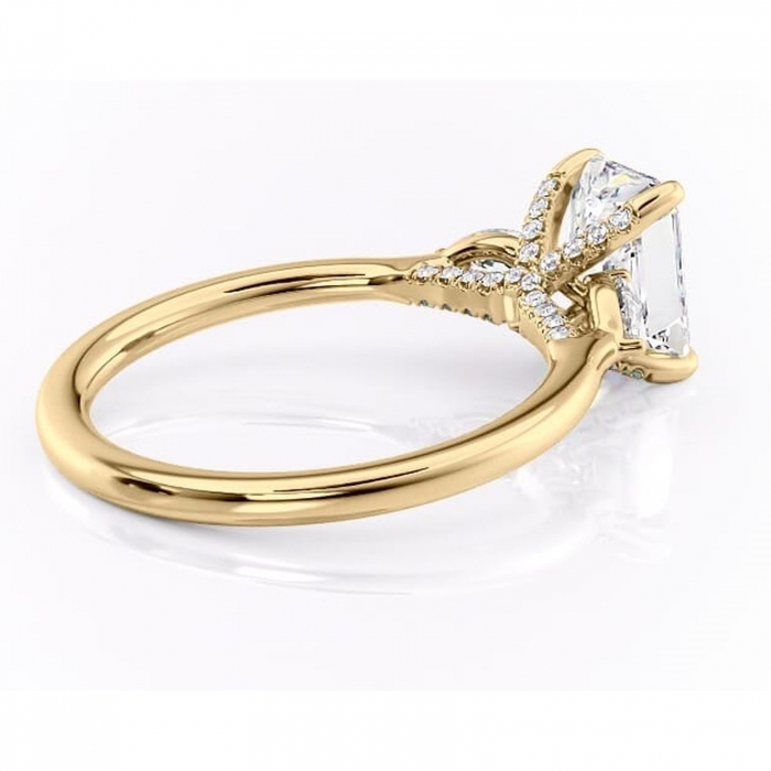 Inel de logodnă Matilda din aur Galben 14kt cu moissanite tăietură radiantă – Montură cu trei pietre rafinată pentru profil înalt | Personalizează și configurează gratuit online [3]