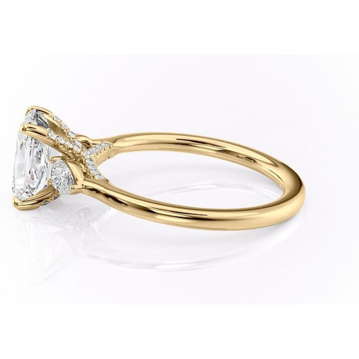 Inel de logodnă Matilda din aur Galben 14kt cu moissanite tăietură radiantă – Montură cu trei pietre rafinată pentru profil înalt | Personalizează și configurează gratuit online [6]