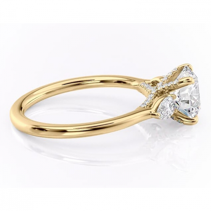 Inel de logodnă Matilda din aur Galben 14kt cu moissanite tăietură rotundă – Montură cu trei pietre rafinată pentru profil înalt | Personalizează și configurează gratuit online [2]