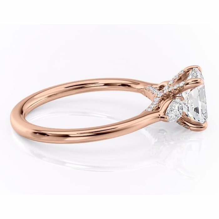 Inel de logodnă Matilda din aur Rose 14kt cu moissanite tăietură asscher – Montură cu trei pietre rafinată pentru profil înalt | Personalizează și configurează gratuit online [2]