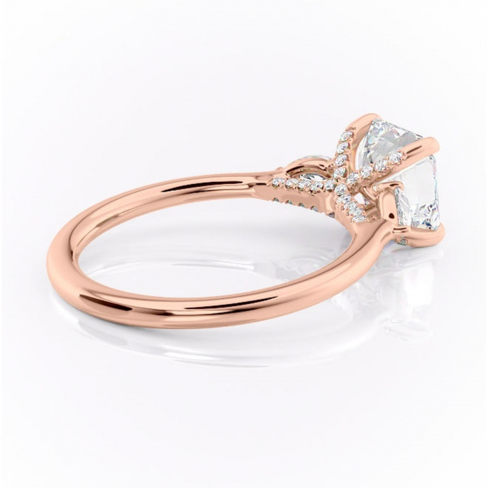 Inel de logodnă Matilda din aur Rose 14kt cu moissanite tăietură asscher – Montură cu trei pietre rafinată pentru profil înalt | Personalizează și configurează gratuit online [3]