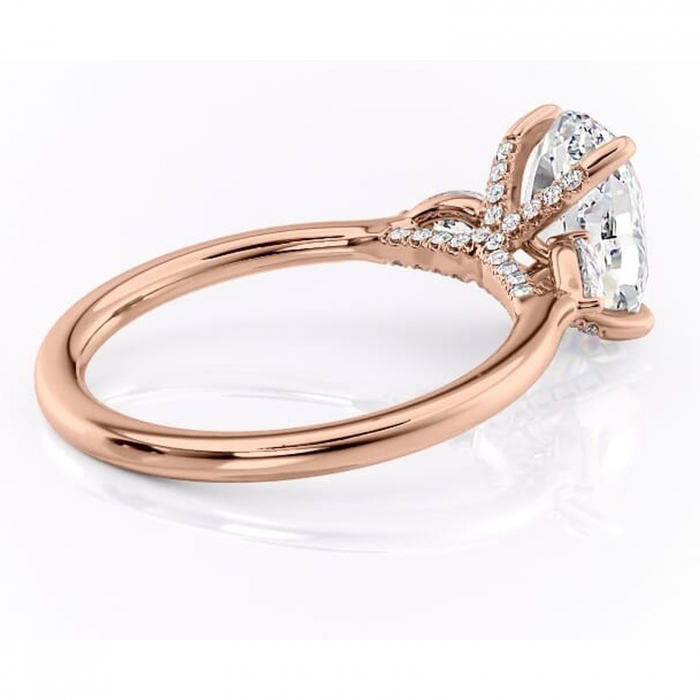 Inel de logodnă Matilda din aur Rose 14kt cu moissanite tăietură ovală – Montură cu trei pietre rafinată pentru profil înalt | Personalizează și configurează gratuit online [3]
