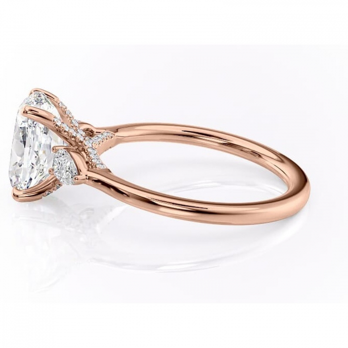 Inel de logodnă Matilda din aur Rose 14kt cu moissanite tăietură ovală – Montură cu trei pietre rafinată pentru profil înalt | Personalizează și configurează gratuit online [6]