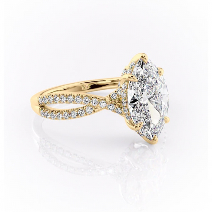 Inel de logodnă Meadow din aur Galben 18kt cu moissanite tăietură marquise – Montură pavé rafinată pentru profil mediu | Personalizează și configurează gratuit online [1]