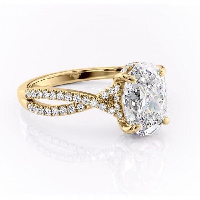 Inel de logodnă Meadow din aur Galben 18kt cu moissanite tăietură ovală – Montură pavé rafinată pentru profil mediu | Personalizează și configurează gratuit online [1]