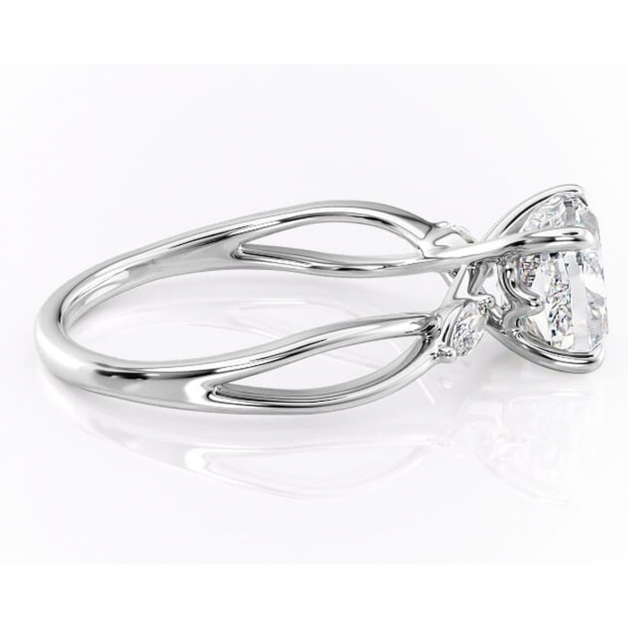 Inel de logodnă Mirabel din aur Alb 18kt cu moissanite tăietură pernă – Pietre laterale rafinată pentru profil mediu | Personalizează și configurează gratuit online [2]