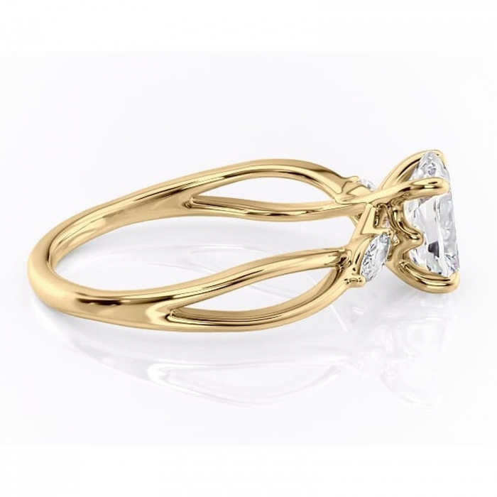 Inel de logodnă Mirabel din aur Galben 14kt cu moissanite tăietură pernă – Pietre laterale rafinată pentru profil mediu | Personalizează și configurează gratuit online [2]