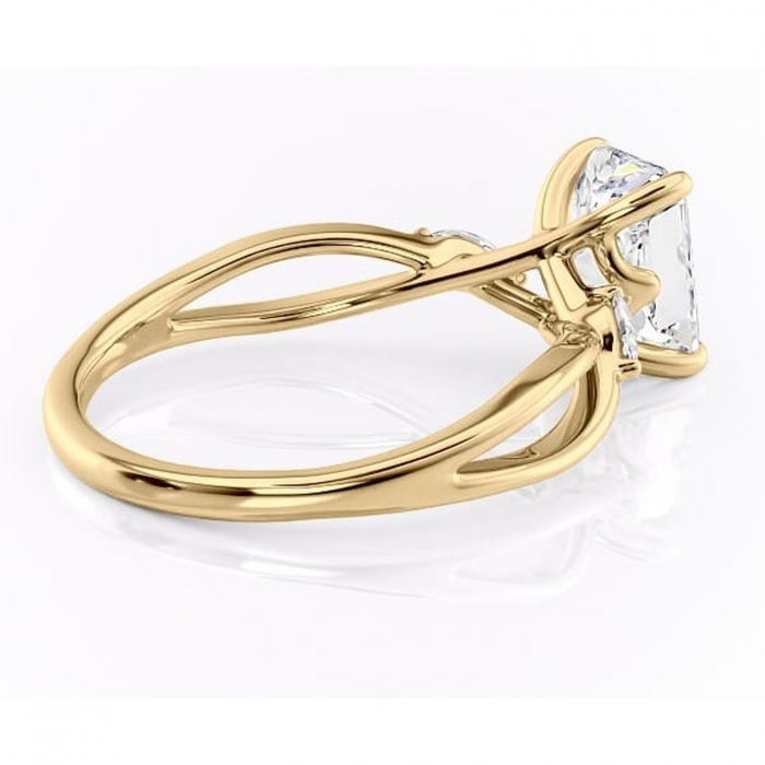 Inel de logodnă Mirabel din aur Galben 14kt cu moissanite tăietură radiantă – Pietre laterale rafinată pentru profil mediu | Personalizează și configurează gratuit online [3]