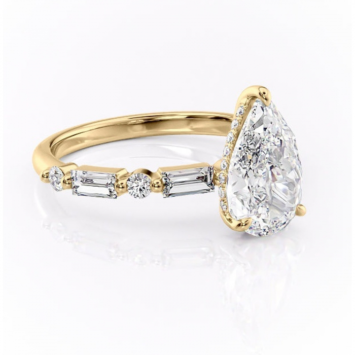 Inel de logodnă Moonstone din aur Galben 18kt cu moissanite tăietură pară – Pietre laterale rafinată pentru profil înalt | Personalizează și configurează gratuit online [1]