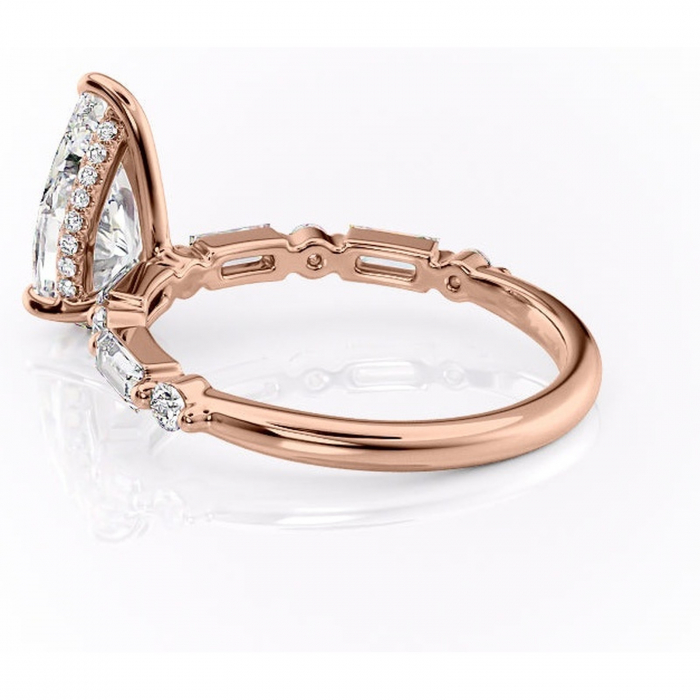 Inel de logodnă Moonstone din aur Rose 14kt cu moissanite tăietură pară – Pietre laterale rafinată pentru profil înalt | Personalizează și configurează gratuit online [5]