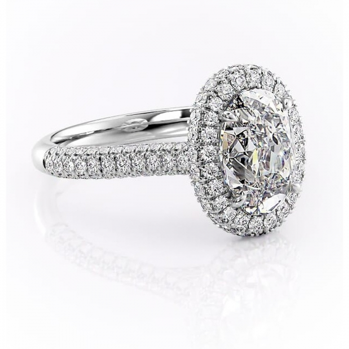 Inel de logodnă Nerina din aur Alb 14kt cu moissanite tăietură ovală – Halo rafinată pentru profil înalt | Personalizează și configurează gratuit online [1]