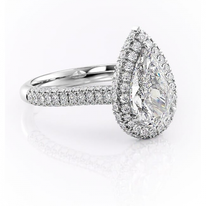 Inel de logodnă Nerina din aur Alb 14kt cu moissanite tăietură pară – Halo rafinată pentru profil înalt | Personalizează și configurează gratuit online [1]