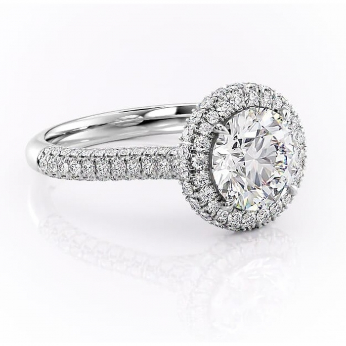 Inel de logodnă Nerina din aur Alb 14kt cu moissanite tăietură rotundă – Halo rafinată pentru profil înalt | Personalizează și configurează gratuit online [1]