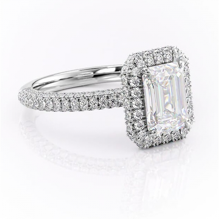 Inel de logodnă Nerina din aur Alb 14kt cu moissanite tăietură smarald – Halo rafinată pentru profil înalt | Personalizează și configurează gratuit online [1]