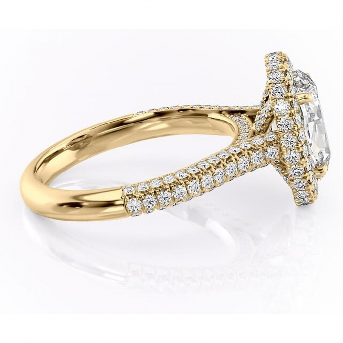 Inel de logodnă Nerina din aur Galben 18kt cu moissanite tăietură ovală – Halo rafinată pentru profil înalt | Personalizează și configurează gratuit online [2]