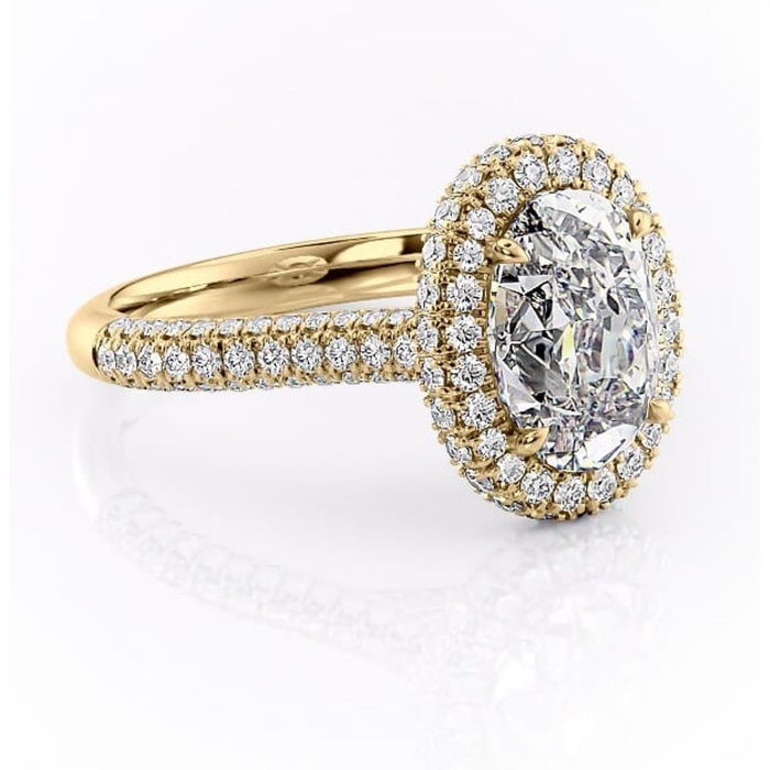 Inel de logodnă Nerina din aur Galben 18kt cu moissanite tăietură ovală – Halo rafinată pentru profil înalt | Personalizează și configurează gratuit online [1]