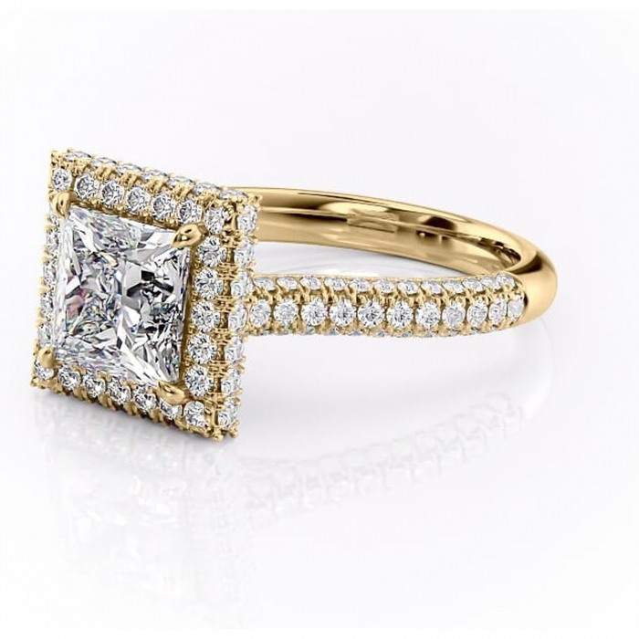 Inel de logodnă Nerina din aur Galben 14kt cu moissanite tăietură princess – Halo rafinată pentru profil înalt | Personalizează și configurează gratuit online [7]