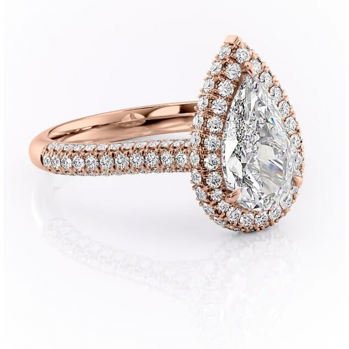 Inel de logodnă Nerina din aur Rose 18kt cu moissanite tăietură pară – Halo rafinată pentru profil înalt | Personalizează și configurează gratuit online [1]