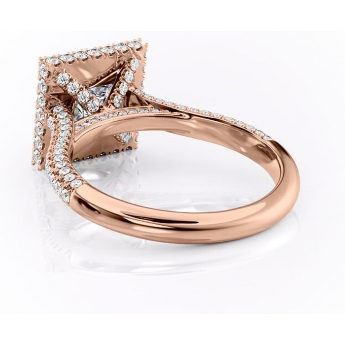 Inel de logodnă Nerina din aur Rose 18kt cu moissanite tăietură princess – Halo rafinată pentru profil înalt | Personalizează și configurează gratuit online [4]