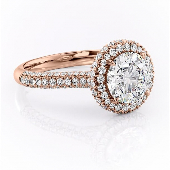Inel de logodnă Nerina din aur Rose 14kt cu moissanite tăietură rotundă – Halo rafinată pentru profil înalt | Personalizează și configurează gratuit online [1]