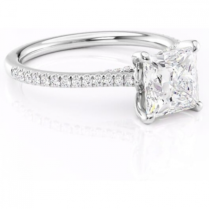 Inel de logodnă Noa din aur Alb 14kt cu moissanite tăietură princess – Montură pavé rafinată pentru profil înalt | Personalizează și configurează gratuit online [1]