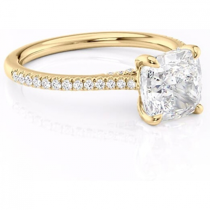 Inel de logodnă Noa din aur Galben 18kt cu moissanite tăietură pernă – Montură pavé rafinată pentru profil înalt | Personalizează și configurează gratuit online [1]