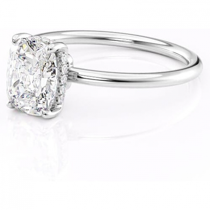 Inel de logodnă Nyla din aur Alb 14kt cu moissanite tăietură pernă – Montură Kamellie joasă rafinată pentru profil jos | Personalizează și configurează gratuit online [7]