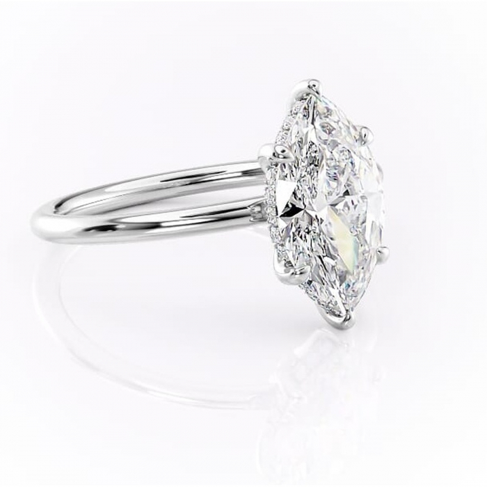 Inel de logodnă Nyla din aur Alb 14kt cu moissanite tăietură marquise – Montură Kamellie joasă rafinată pentru profil jos | Personalizează și configurează gratuit online [1]