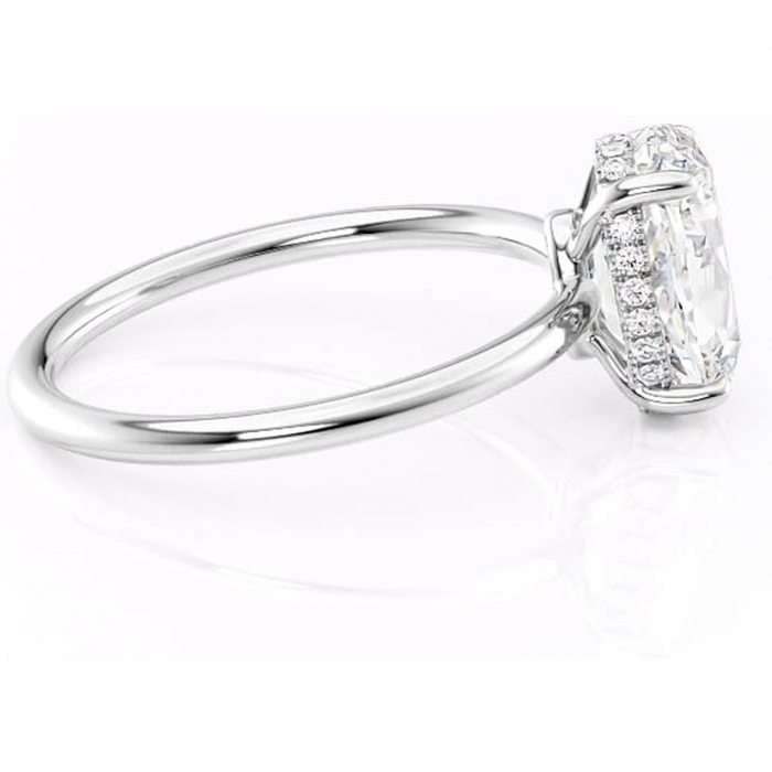 Inel de logodnă Nyla din aur Alb 14kt cu moissanite tăietură ovală – Montură Kamellie joasă rafinată pentru profil jos | Personalizează și configurează gratuit online [2]