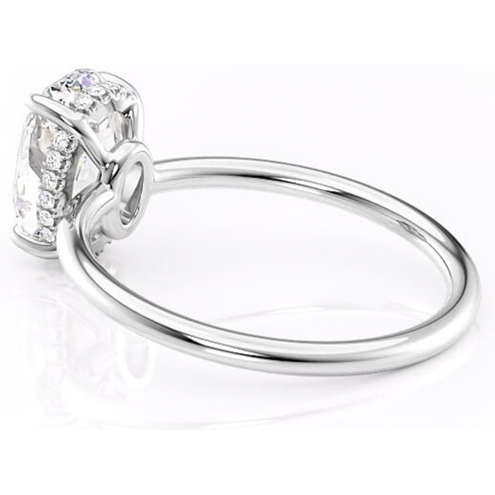 Inel de logodnă Nyla din aur Alb 14kt cu moissanite tăietură ovală – Montură Kamellie joasă rafinată pentru profil jos | Personalizează și configurează gratuit online [5]