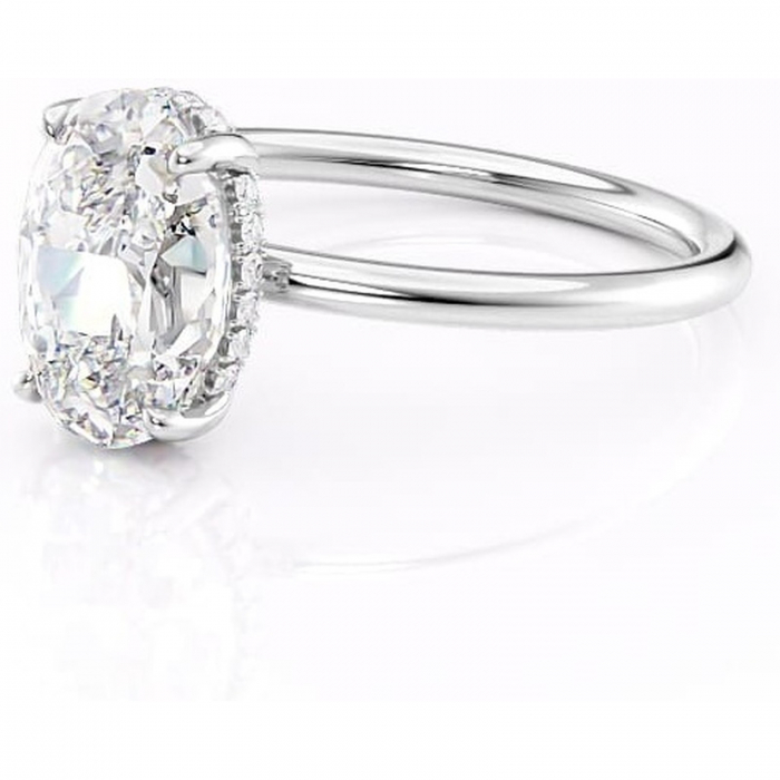 Inel de logodnă Nyla din aur Alb 14kt cu moissanite tăietură ovală – Montură Kamellie joasă rafinată pentru profil jos | Personalizează și configurează gratuit online [7]