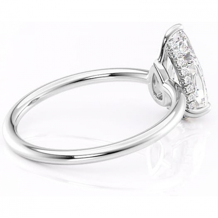 Inel de logodnă Nyla din aur Alb 14kt cu moissanite tăietură pară – Montură Kamellie joasă rafinată pentru profil jos | Personalizează și configurează gratuit online [3]