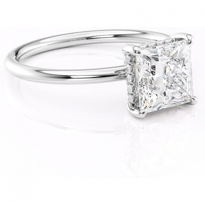 Inel de logodnă Nyla din aur Alb 18kt cu moissanite tăietură princess – Montură Kamellie joasă rafinată pentru profil jos | Personalizează și configurează gratuit online [1]