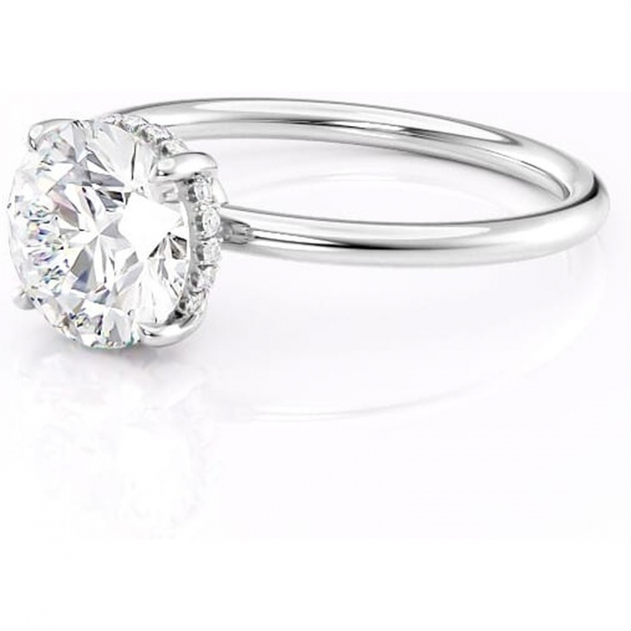 Inel de logodnă Nyla din aur Alb 14kt cu moissanite tăietură rotundă – Montură Kamellie joasă rafinată pentru profil jos | Personalizează și configurează gratuit online [7]
