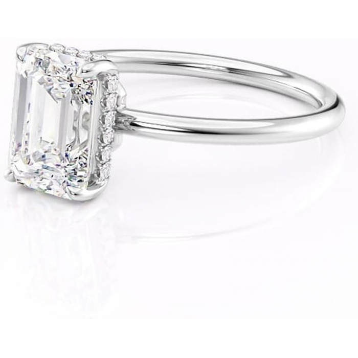 Inel de logodnă Nyla din aur Alb 14kt cu moissanite tăietură smarald – Montură Kamellie joasă rafinată pentru profil jos | Personalizează și configurează gratuit online [7]