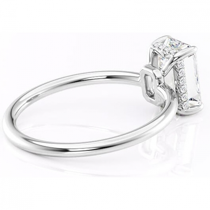 Inel de logodnă Nyla din aur Alb 14kt cu moissanite tăietură smarald – Montură Kamellie joasă rafinată pentru profil jos | Personalizează și configurează gratuit online [3]