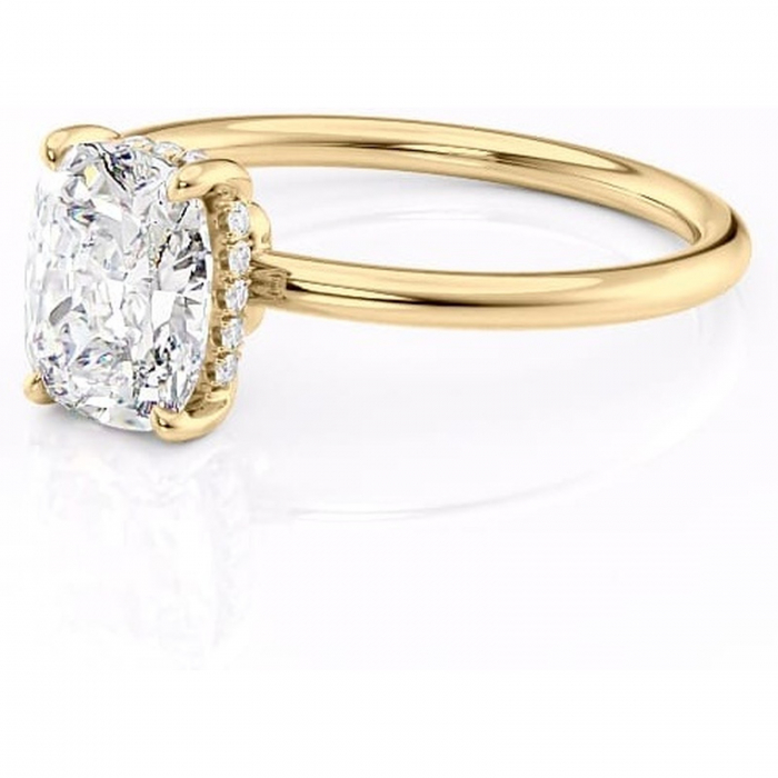 Inel de logodnă Nyla din aur Galben 14kt cu moissanite tăietură pernă – Montură Kamellie joasă rafinată pentru profil jos | Personalizează și configurează gratuit online [7]