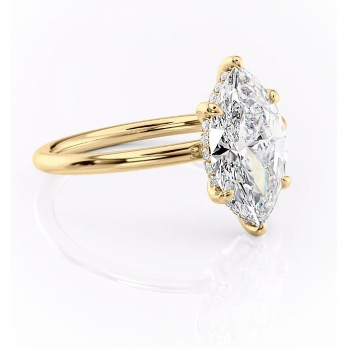Inel de logodnă Nyla din aur Galben 14kt cu moissanite tăietură marquise – Montură Kamellie joasă rafinată pentru profil jos | Personalizează și configurează gratuit online [1]