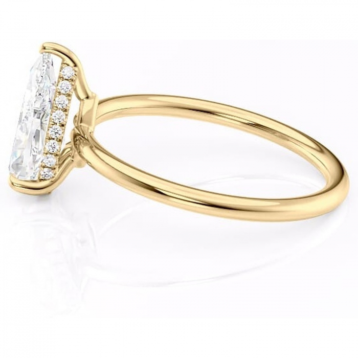 Inel de logodnă Nyla din aur Galben 18kt cu moissanite tăietură pară – Montură Kamellie joasă rafinată pentru profil jos | Personalizează și configurează gratuit online [6]
