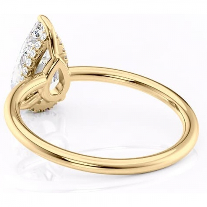 Inel de logodnă Nyla din aur Galben 18kt cu moissanite tăietură pară – Montură Kamellie joasă rafinată pentru profil jos | Personalizează și configurează gratuit online [4]