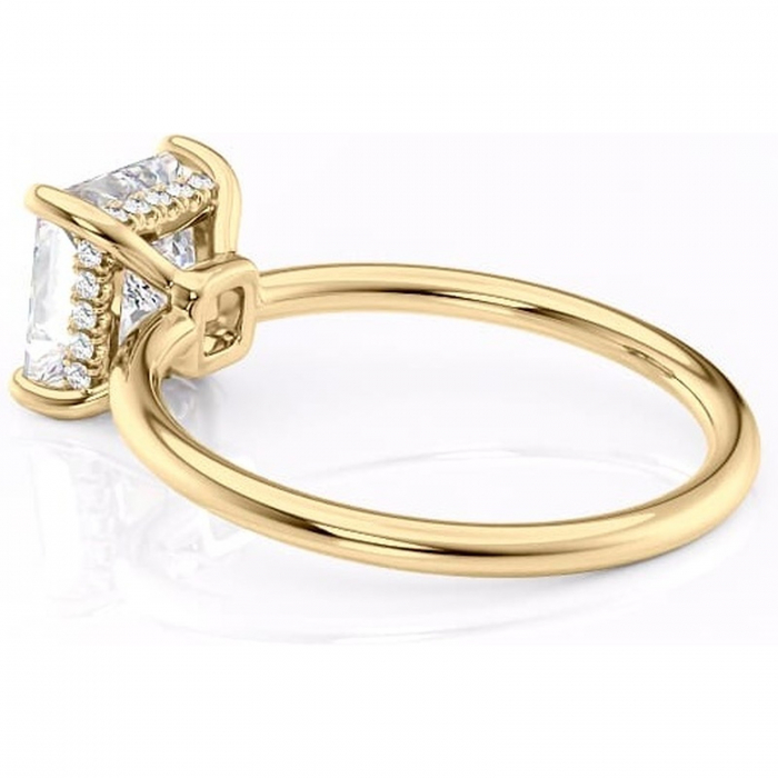 Inel de logodnă Nyla din aur Galben 18kt cu moissanite tăietură princess – Montură Kamellie joasă rafinată pentru profil jos | Personalizează și configurează gratuit online [5]