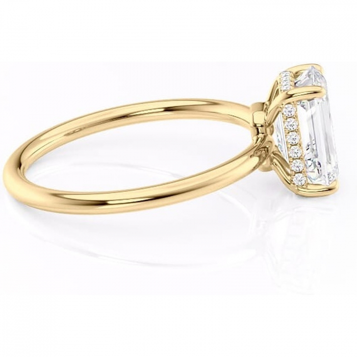 Inel de logodnă Nyla din aur Galben 14kt cu moissanite tăietură smarald – Montură Kamellie joasă rafinată pentru profil jos | Personalizează și configurează gratuit online [2]