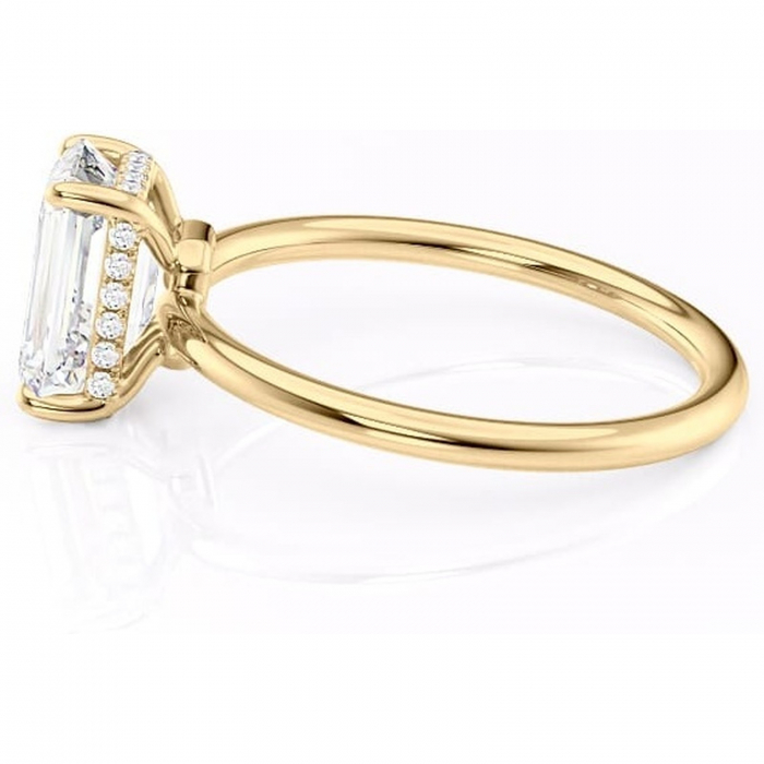 Inel de logodnă Nyla din aur Galben 14kt cu moissanite tăietură smarald – Montură Kamellie joasă rafinată pentru profil jos | Personalizează și configurează gratuit online [6]