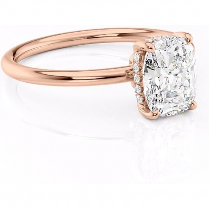 Inel de logodnă Nyla din aur Rose 14kt cu moissanite tăietură pernă – Montură Kamellie joasă rafinată pentru profil jos | Personalizează și configurează gratuit online [1]