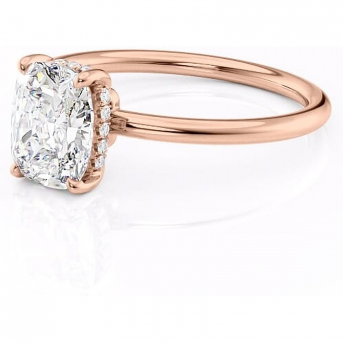 Inel de logodnă Nyla din aur Rose 14kt cu moissanite tăietură pernă – Montură Kamellie joasă rafinată pentru profil jos | Personalizează și configurează gratuit online [7]