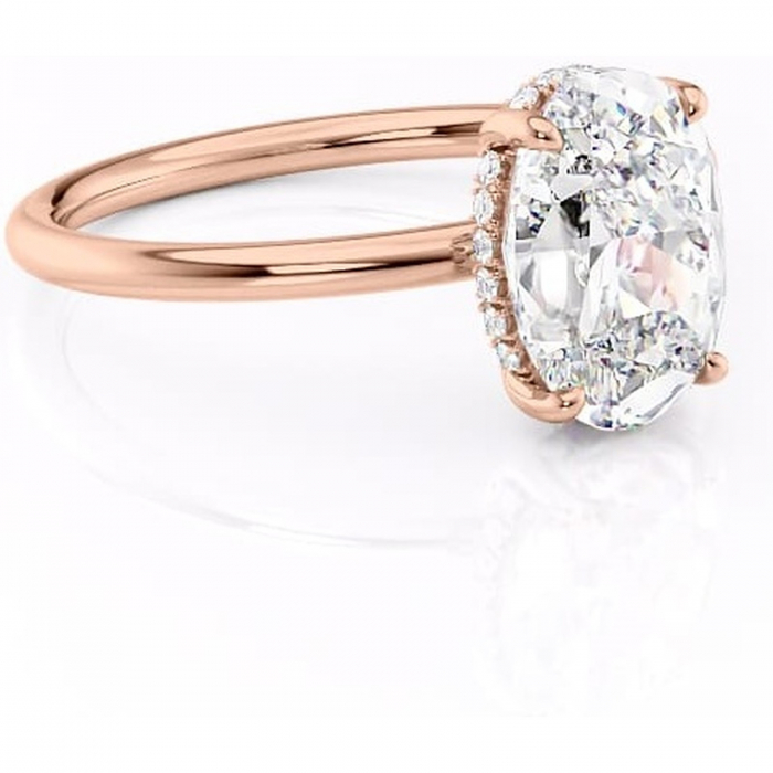 Inel de logodnă Nyla din aur Rose 14kt cu moissanite tăietură ovală – Montură Kamellie joasă rafinată pentru profil jos | Personalizează și configurează gratuit online [1]