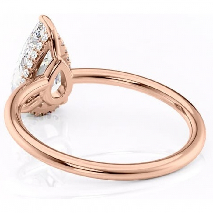 Inel de logodnă Nyla din aur Rose 18kt cu moissanite tăietură pară – Montură Kamellie joasă rafinată pentru profil jos | Personalizează și configurează gratuit online [4]