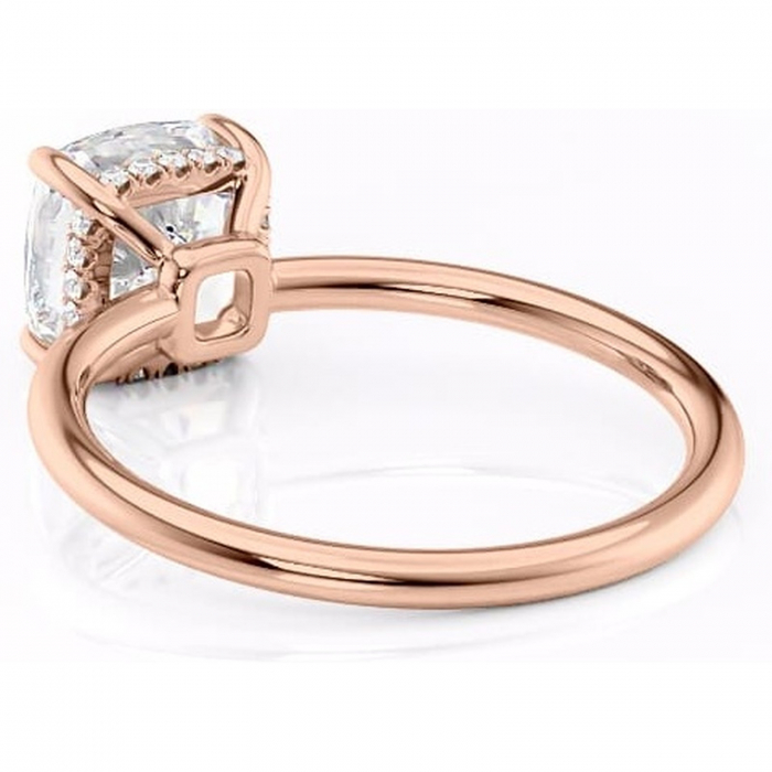 Inel de logodnă Nyla din aur Rose 18kt cu moissanite tăietură pernă – Montură Kamellie joasă rafinată pentru profil jos | Personalizează și configurează gratuit online [4]